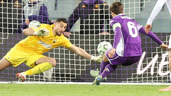 Νέο ακυρωθέν γκολ για οφσάιντ της Φιορεντίνα - Κρατά γερά η ΑΕΚ (Vid)