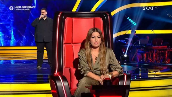 Το φιλί Παπαρίζου σε Μαζωνάκη που "πάγωσε" το πλατό του "The Voice" (Vid)