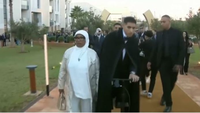 Με… πατίνι στη βράβευση του Αφρικανού ποδοσφαιριστή της χρονιάς (BINTEO)