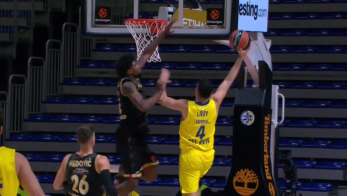 Καθηλωτική τάπα του Χέις στον Λιφ (ΒΙΝΤΕΟ)