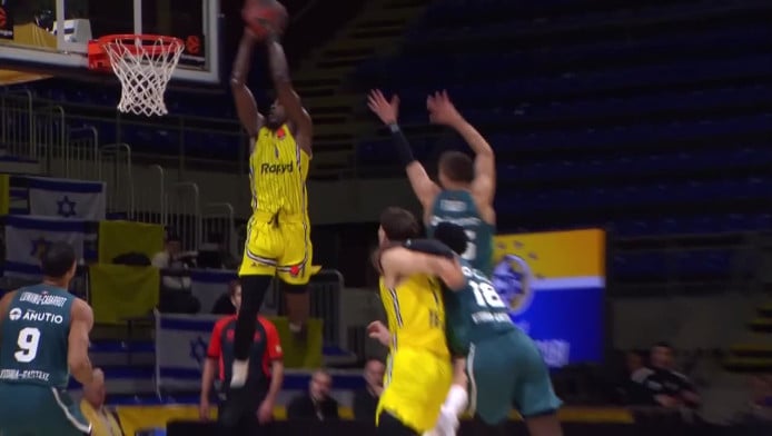 Τρομερή ασίστ του Μπλατ από τα 7 μέτρα και κάρφωμα του Χόρντ (ΒΙΝΤΕΟ)