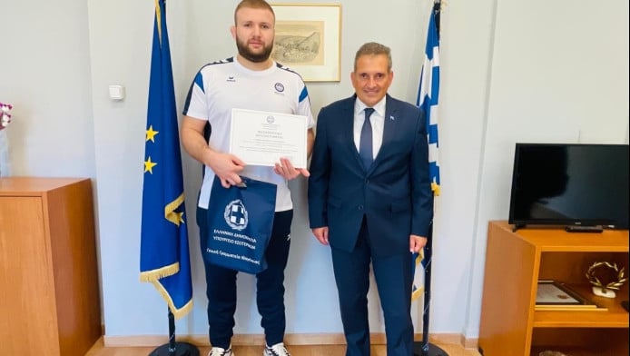 Πάλη: Ορκίστηκε Ελληνας ο Αζαμάτ Χοσόνοβ!