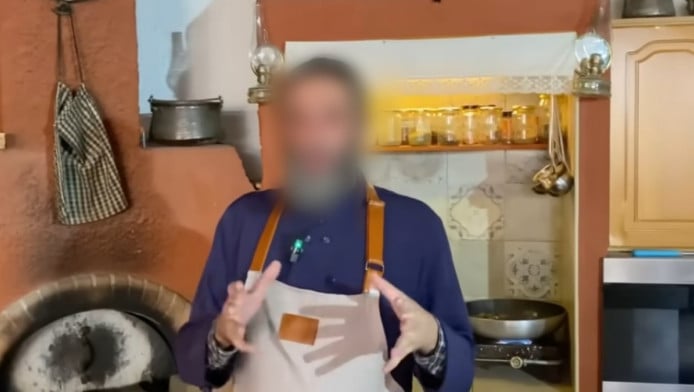 Αυτός είναι ο ιερέας-μοντέλο με κανάλι στο YouTube που συνελήφθη!