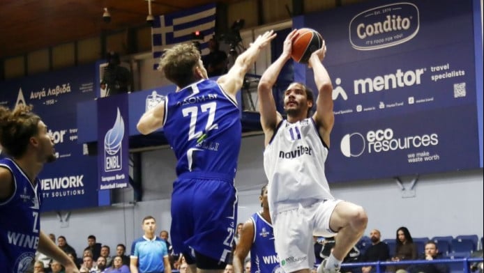 Παραλίγο χειρότερα στο Ιβανώφειο - Κατέρρευσε εξέδρα - Δύο τραυματίες