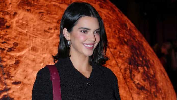 Κένταλ Τζένερ: Ποζάρει ολόγυμνη στην παραλία και τρελαίνει κόσμο (ΦΩΤΟ)