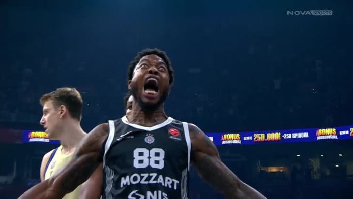 Έκλεισε τα φώτα ο Τζόουνς και τρελάθηκε (ΒΙΝΤΕΟ)