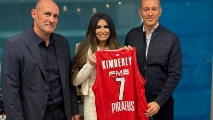 Διπλωματία στο παρκέ: Η ΚΑΕ Ολυμπιακός τίμησε την Γκίλφοϊλ (pic)