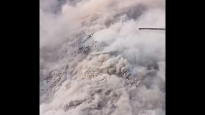 Σοκαριστικό βίντεο: Η στιγμή που καταρρέει γέφυρα στην Κίνα 