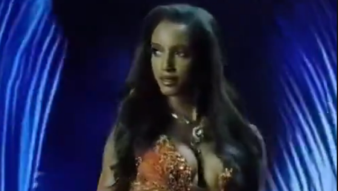 Στην εντατική η Μις Τζαμάικα μετά την πτώση στην πασαρέλα! (ΒΙΝΤΕΟ)