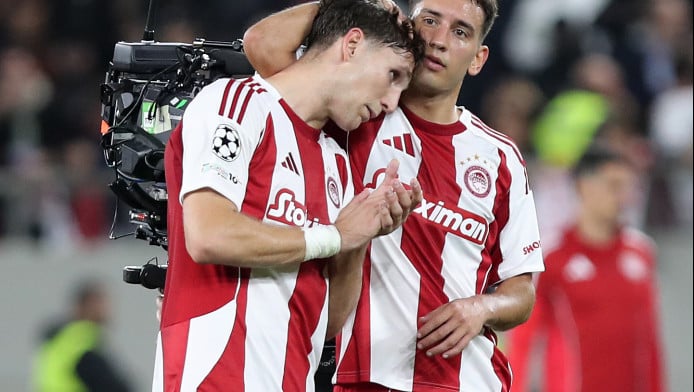 Αποθέωση για Ολυμπιακό: «Θηρίο, Πολεμιστές και περήφανοι» (ΦΩΤΟ)