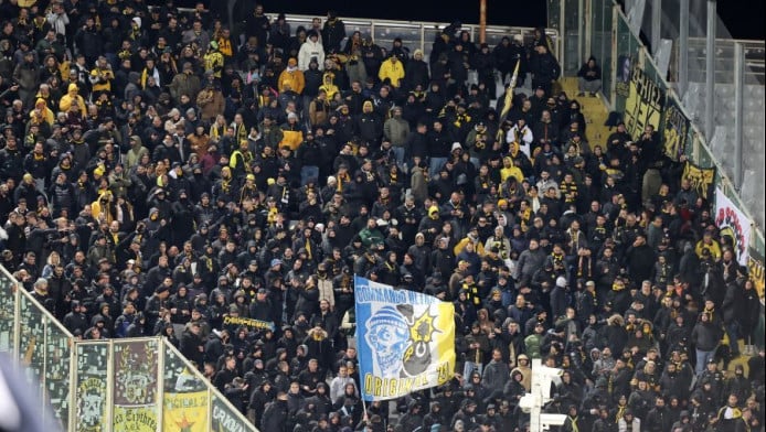 Απίστευτη ταλαιπωρία για τον κόσμο της ΑΕΚ - Πολλοί ακόμα εκτός γηπέδου