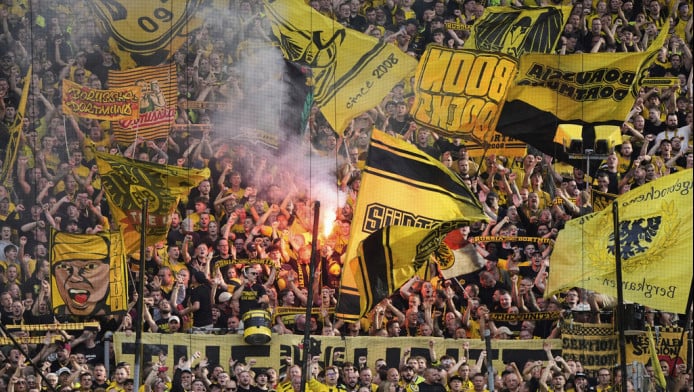 Χάος στη Γερμανία - Απίστευτο ξύλο χούλιγκαν της Ντόρτμουντ & της Σάλκε 