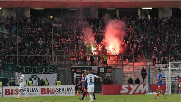 Συλλήψεις μετά το Βόλος - ΠΑΟ - Έριξαν φωτοβολίδες στο γήπεδο