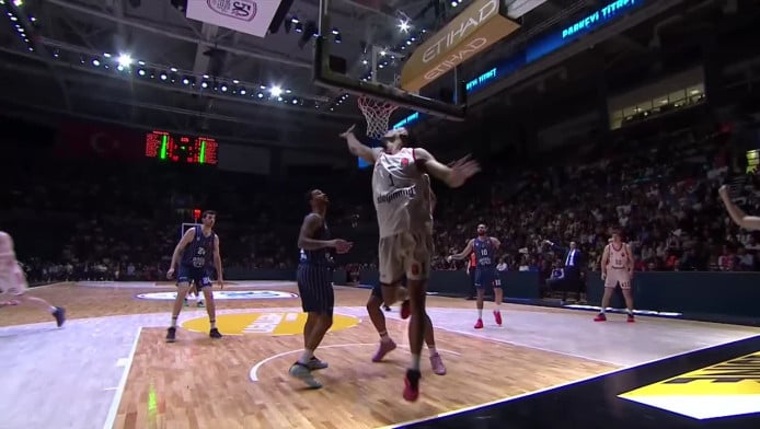 Πώς το έβαλε αυτό ο Ντα Σίλβα; Απίθανο καλάθι (ΒΙΝΤΕΟ)