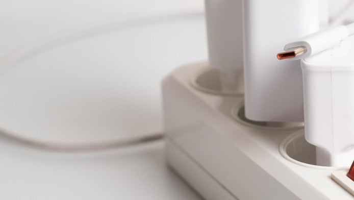 Συνδέεις αυτές τις συσκευές με πολύπριζο; Σταμάτα το αμέσως!