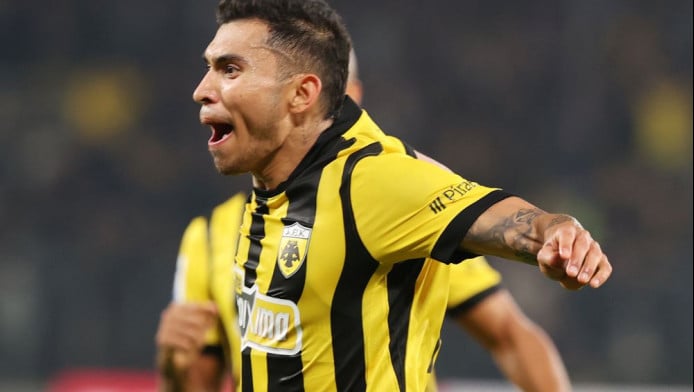 Το ξέσπασμα στο γκολ Πινέδα - Έγιναν ένα παίκτες και πάγκος (ΒΙΝΤΕΟ)