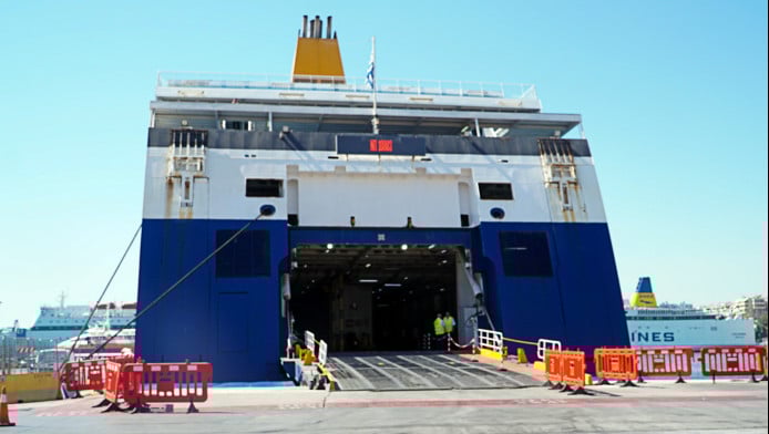 Άγρια επίθεση σε πλοίο - 63χρονος ξυλοκόπησε τη σύζυγό του