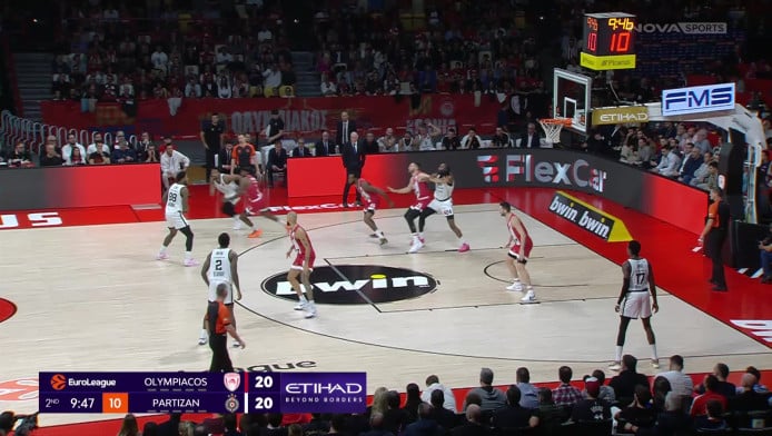 Φοβερή τάπα Νιλικίνα σε τρίποντο του Μπράουν! (ΒΙΝΤΕΟ)