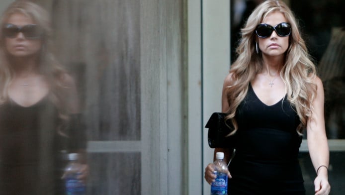 Ντύθηκε... κουνελάκι 20 χρόνια μετά τη γυμνή φωτογράφιση του Playboy!