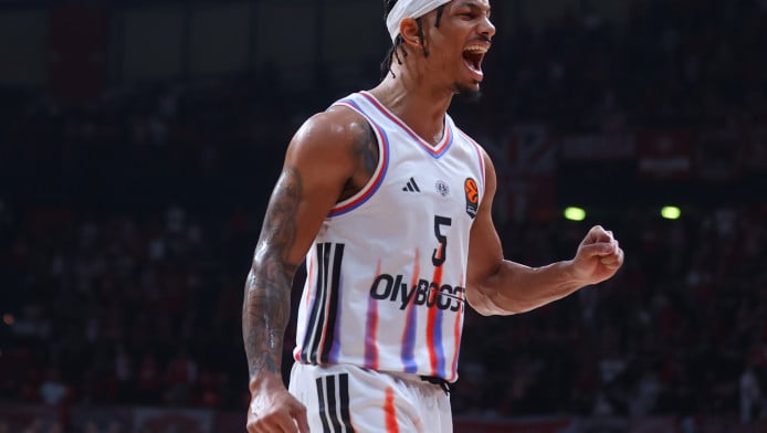 Η τρομερή εμφάνιση του Ρόμπινσον στο ΣΕΦ (ΒΙΝΤΕΟ)