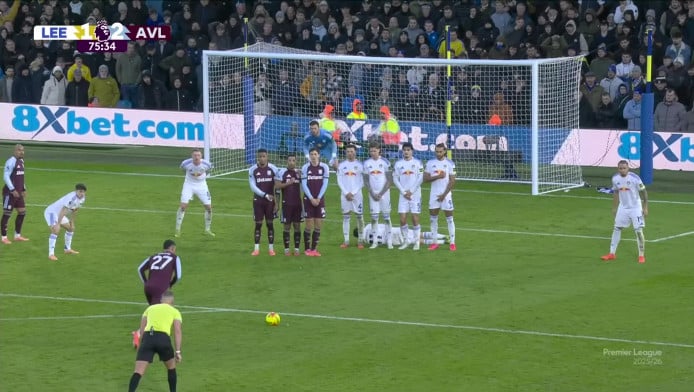 Τους άφησε όλους... άγαλμα - Η άψογη εκτέλεση φάουλ του Ρότζερς (Vid)