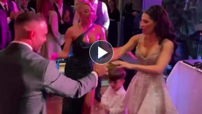 Ο αισθησιακός χορός της κουμπάρας Τούνη που «άναψε» φωτιές στον γάμο! (Vid)