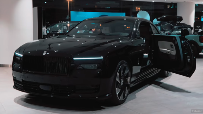 Ο διάσημος Έλληνας που αγόρασε αυτοκίνητο 550.000 ευρώ (ΒΙΝΤΕΟ)