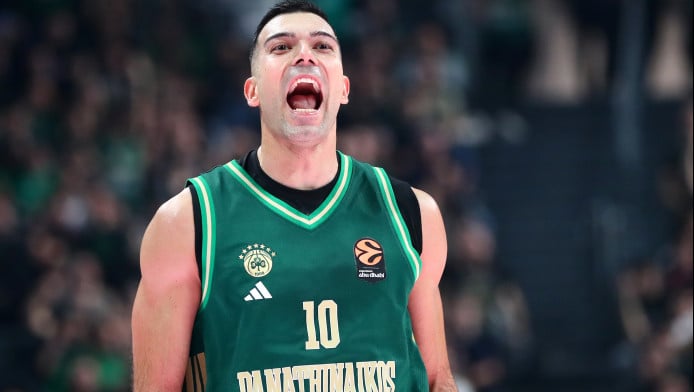 Ο Σλούκας... τρελάθηκε στο ΟΑΚΑ - Η χειρονομία στην εξέδρα! (ΒΙΝΤΕΟ)