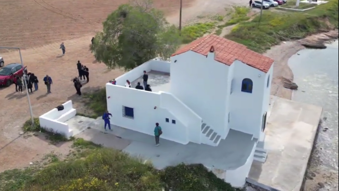 Κανείς δεν φαντάζεται τον ιδιοκτήτη αυτού του σπιτιού στη Σαλαμίνα