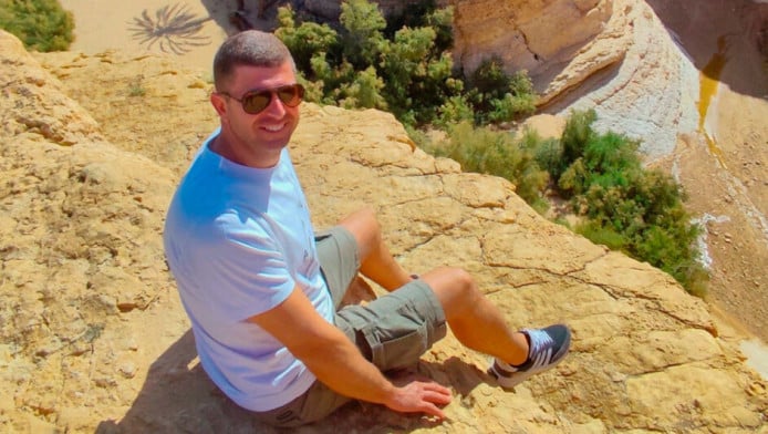 «Ξεκοκάλιζε κρέατα, τράβηξε το μαχαίρι δυνατά και έκοψε τη μηριαία αρτηρία»