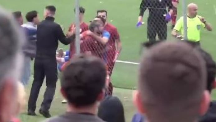 Ξύλο σε αγώνα τοπικού πρωταθλήματος: Kλωτσιά και μπουνιά σε αντιπάλους του