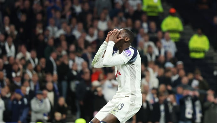 Σοκ για γνωστό παίκτη της Τότεναμ! Απειλήθηκε με όπλο στο Λονδίνο