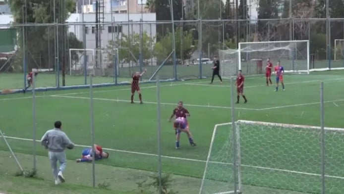 Εικόνες ντροπής! Έπεσε χοντρό ξύλο σε ματς της Β'ΕΠΣΑ