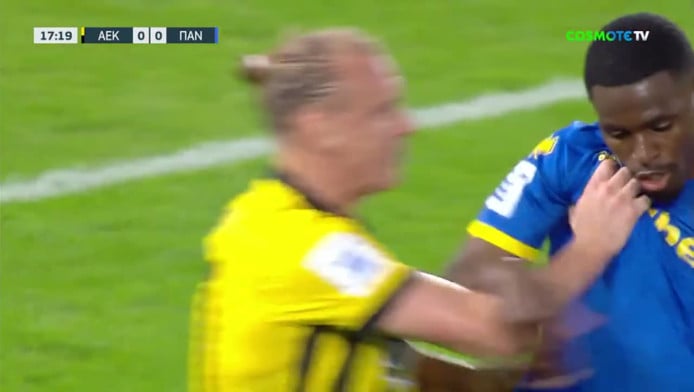 Νεύρα Βίντα - Πέταξε αντίπαλο στο χορτάρι και "κιτρινίστηκε" (ΒΙΝΤΕΟ)