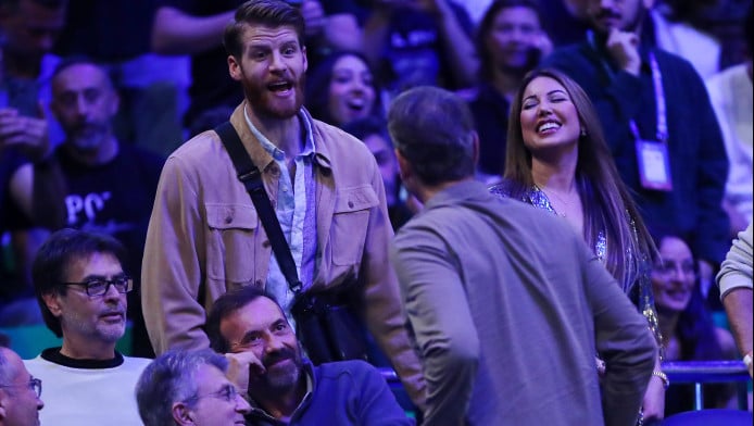 Η στιχομυθία Γουόκαπ με Μητσοτάκη και ο σέξι χορός της Εστρέλα! (ΒΙΝΤΕΟ)