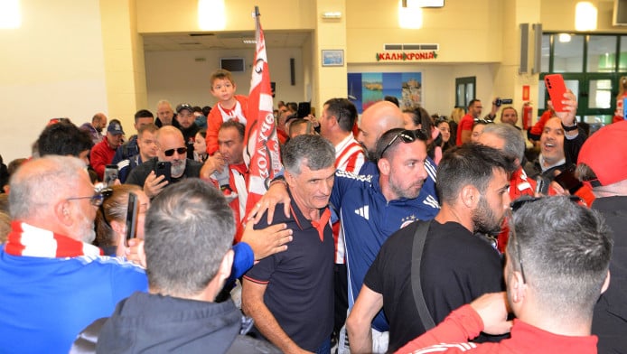 Ολυμπιακός: Θερμή υποδοχή και ενθουσιασμός στην Σύρο (pics)