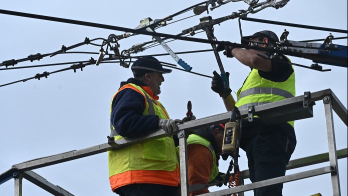 Ξεκίνησε η αποξήλωση του δικτύου τρόλεϊ σε Αθήνα και Πειραιά