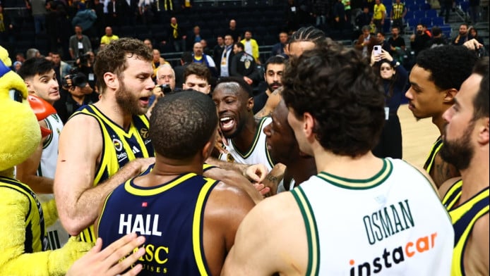 Ένταση μετά το φινάλε στην Πόλη: Στα χέρια Γκραντ και Μπόλντγουιν! (vid)