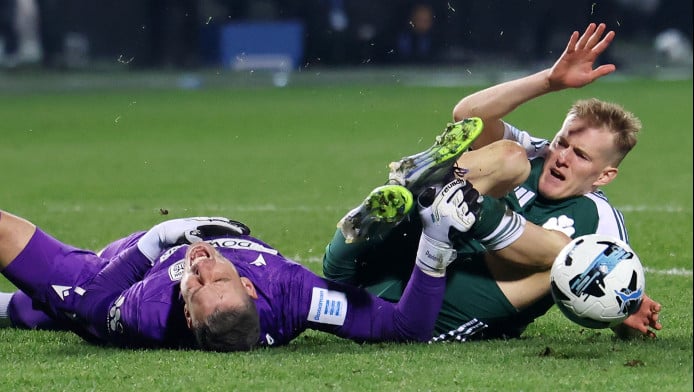 Πάγωσαν με Παβλένκα! Έφυγε με φορείο μετά από σύγκρουση με Σφιντέρσκι (Vid)