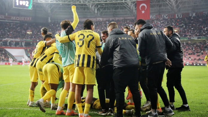 ΑΕΚ με νταηλίκι και εμφάνιση όνειρο - Είπε ξανά την Ιστορία της!