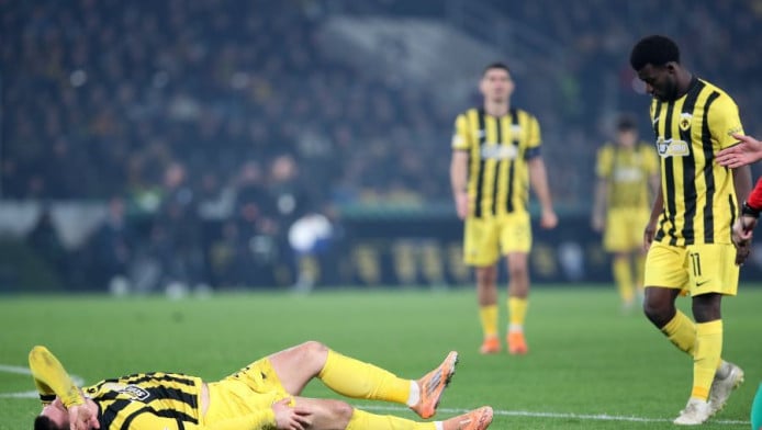 Άσχημο βράδυ για την Ελλάδα - Πτώση παρά τη νίκη της ΑΕΚ