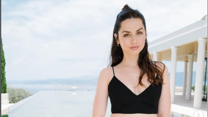 Ο Λούις Χάμιλτον και η Άνα ντε Άρμας ήρθαν πολύ κοντά στη Formula 1 (ΦΩΤΟ)