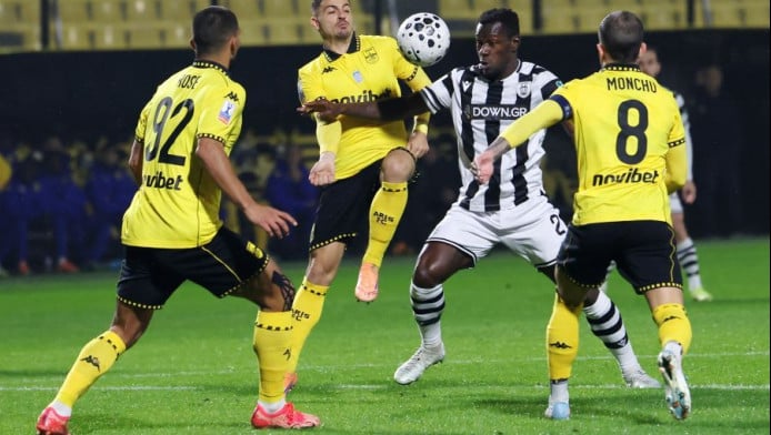 Αποκρούει πέναλτι του Ντεσπόντοφ ο Αθανασιάδης - Live: Άρης - ΠΑΟΚ 0-0 (vd)