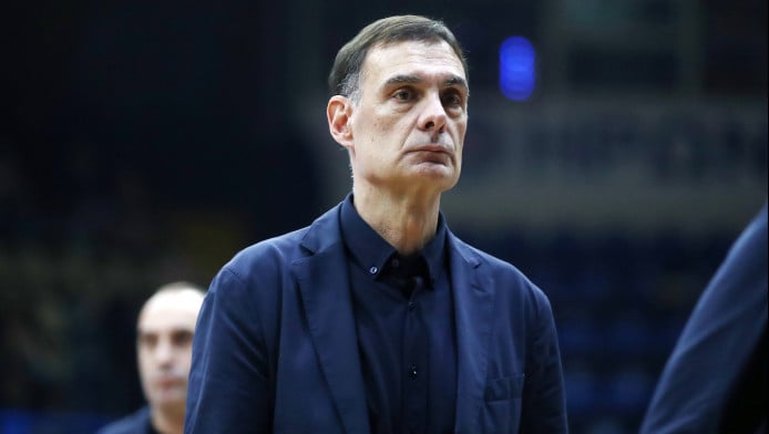 Ο Μπαρτζώκας "αρπάχτηκε" με οπαδούς στη φυσούνα!