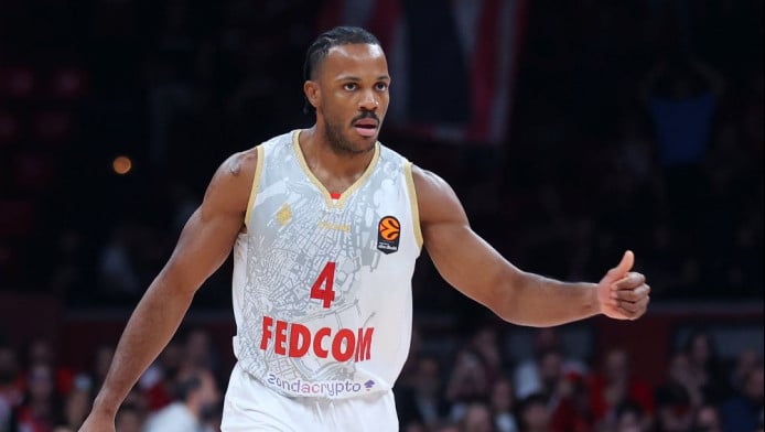 Διασκεδάζει ο Μπλόσομγκεϊμ με οπαδούς “αιώνιων” - “Ήταν αστείο” (BINTEO)