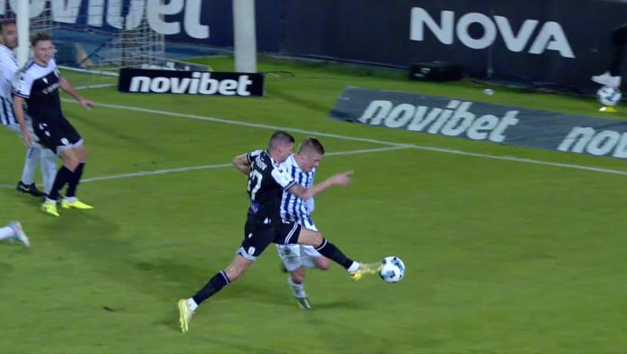 Τον φώναξε ο VAR για πέναλτι σε ΠΑΟΚ και ο διαιτητής δεν το έδωσε! (Vid)