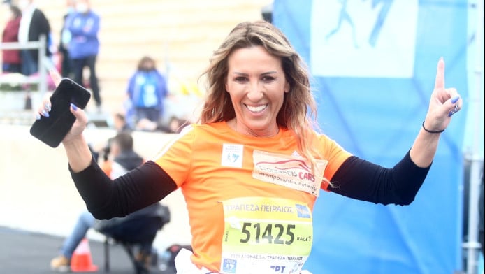 Τρομακτικό τροχαίο για την Δεβετζή: Αναποδογύρισε το όχημά της στην Εγνατία