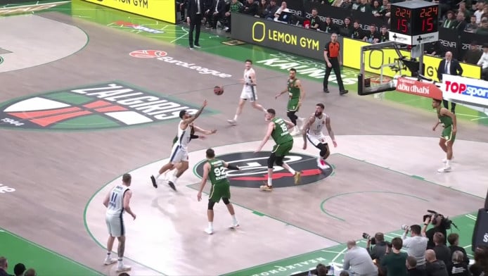 Γαλλική συνεργασία στην Εφές και εντυπωσιακό κάρφωμα (ΒΙΝΤΕΟ)