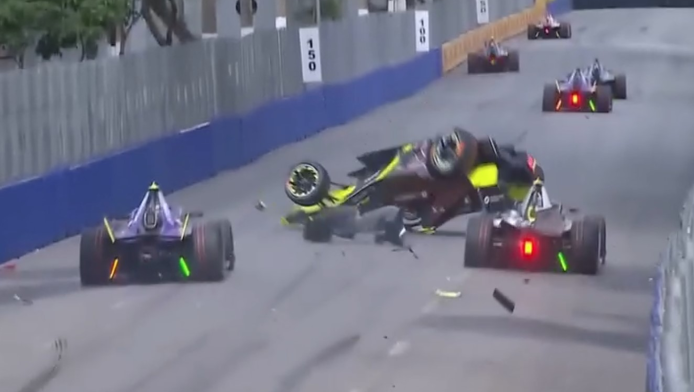 Σοκαριστικό ατύχημα στην Formula Ε - Μονοθέσιο εκτοξεύτηκε στον αέρα! (Vid)