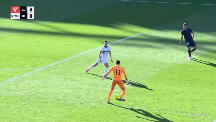 Ανεπανάληπτη γκάφα του Γκαζανίγκα - Έδωσε πάσα σε αντίπαλο (ΒΙΝΤΕΟ)